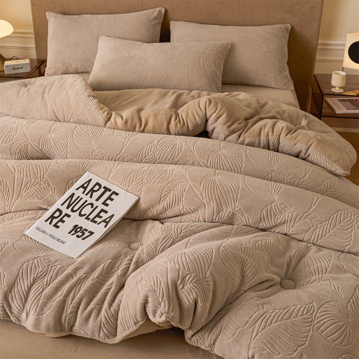 91家纺网 家纺一手货源 找家纺 星座家纺 2025新款雕花绒被子被芯冬被 棕榈-卡其