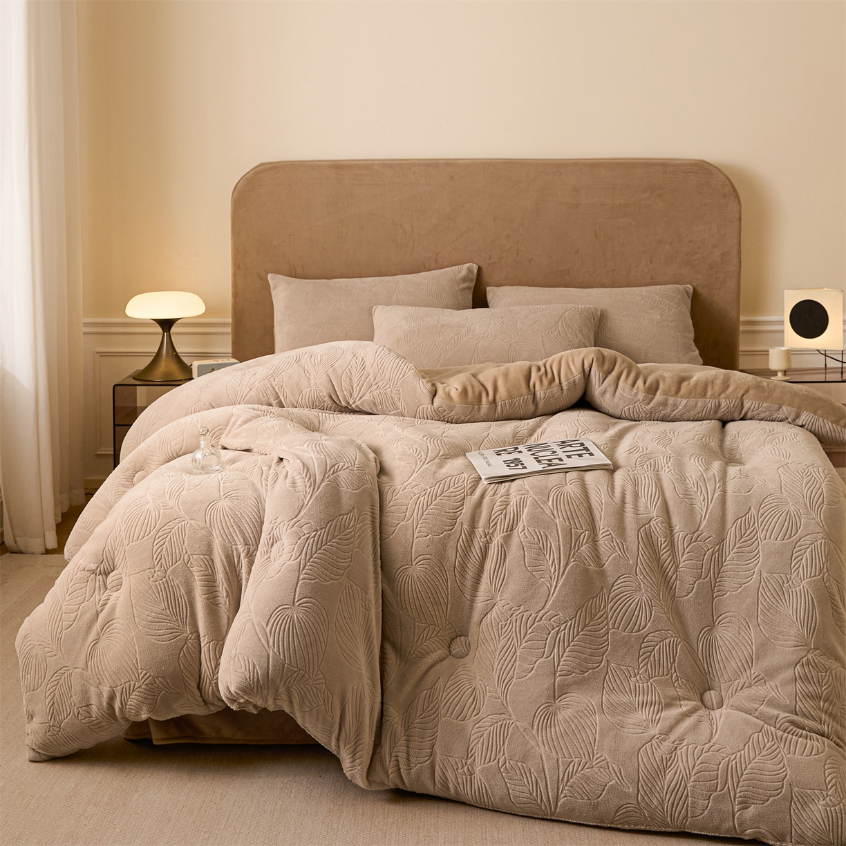 91家纺网 家纺一手货源 找家纺 星座家纺 2025新款雕花绒被子被芯冬被 棕榈-卡其