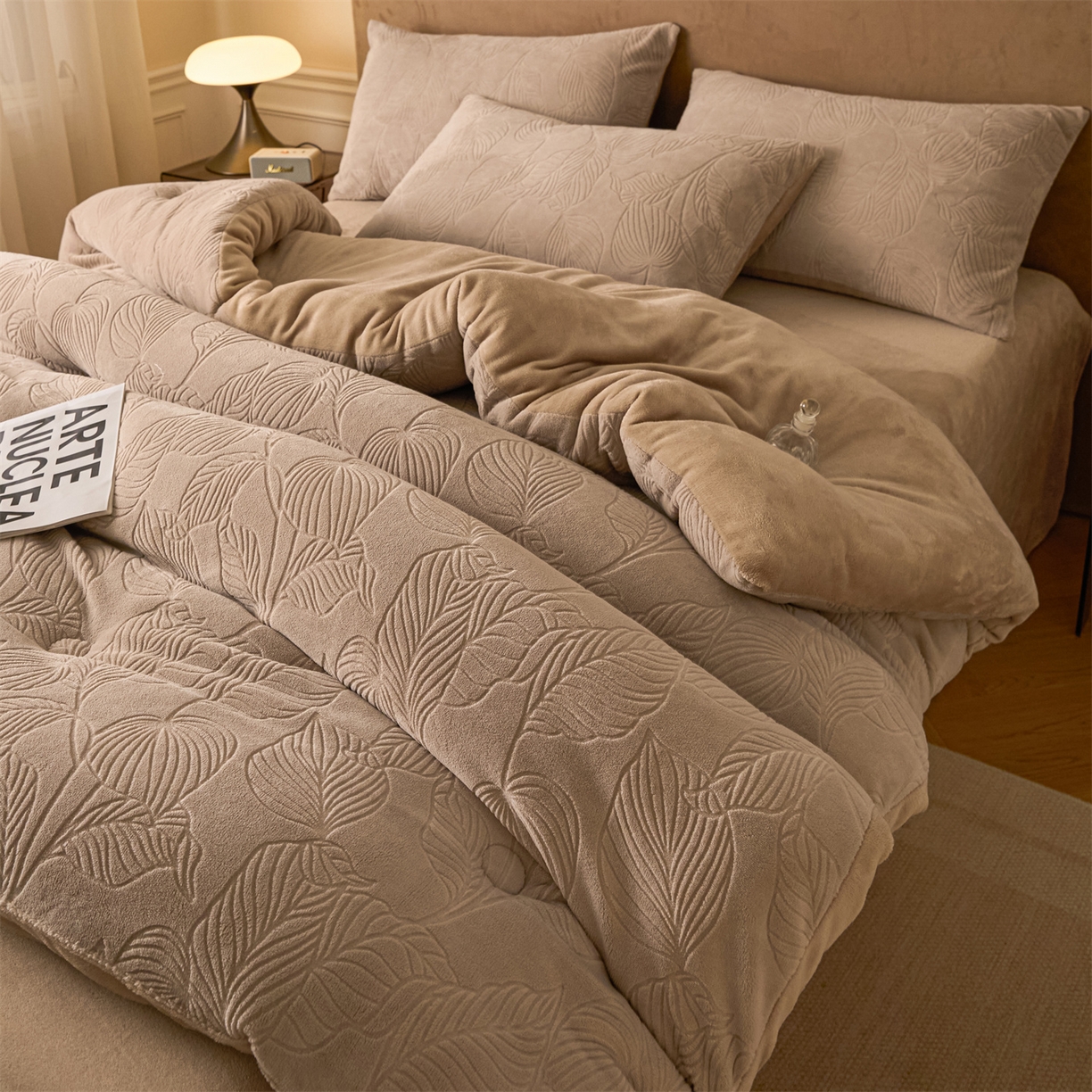 91家纺网 家纺一手货源 找家纺 星座家纺 2025新款雕花绒被子被芯冬被 棕榈-卡其