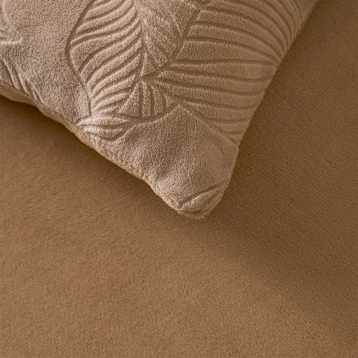 91家纺网 家纺一手货源 找家纺 星座家纺 2025新款雕花绒被子被芯冬被 棕榈-卡其