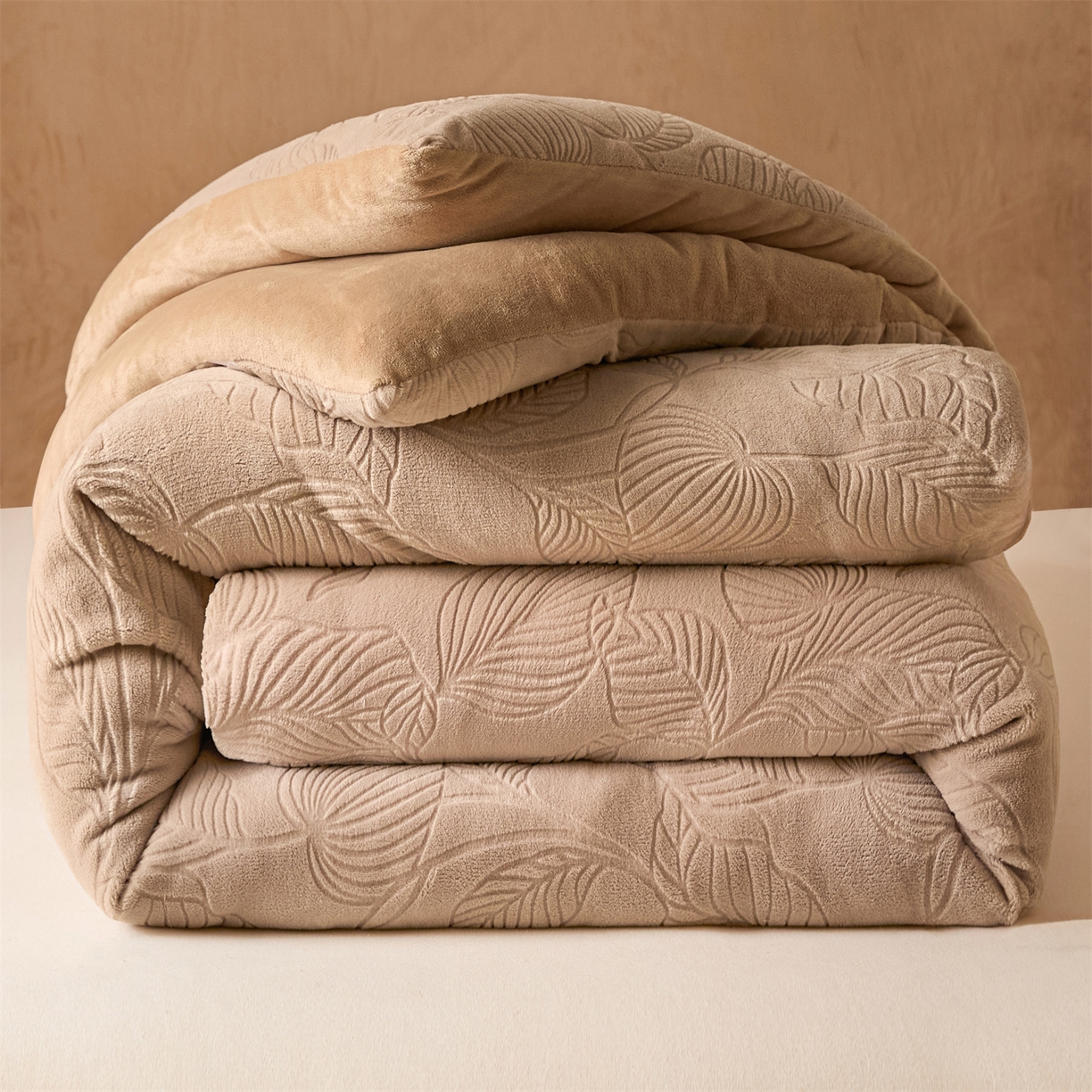 91家纺网 家纺一手货源 找家纺 星座家纺 2025新款雕花绒被子被芯冬被 棕榈-卡其