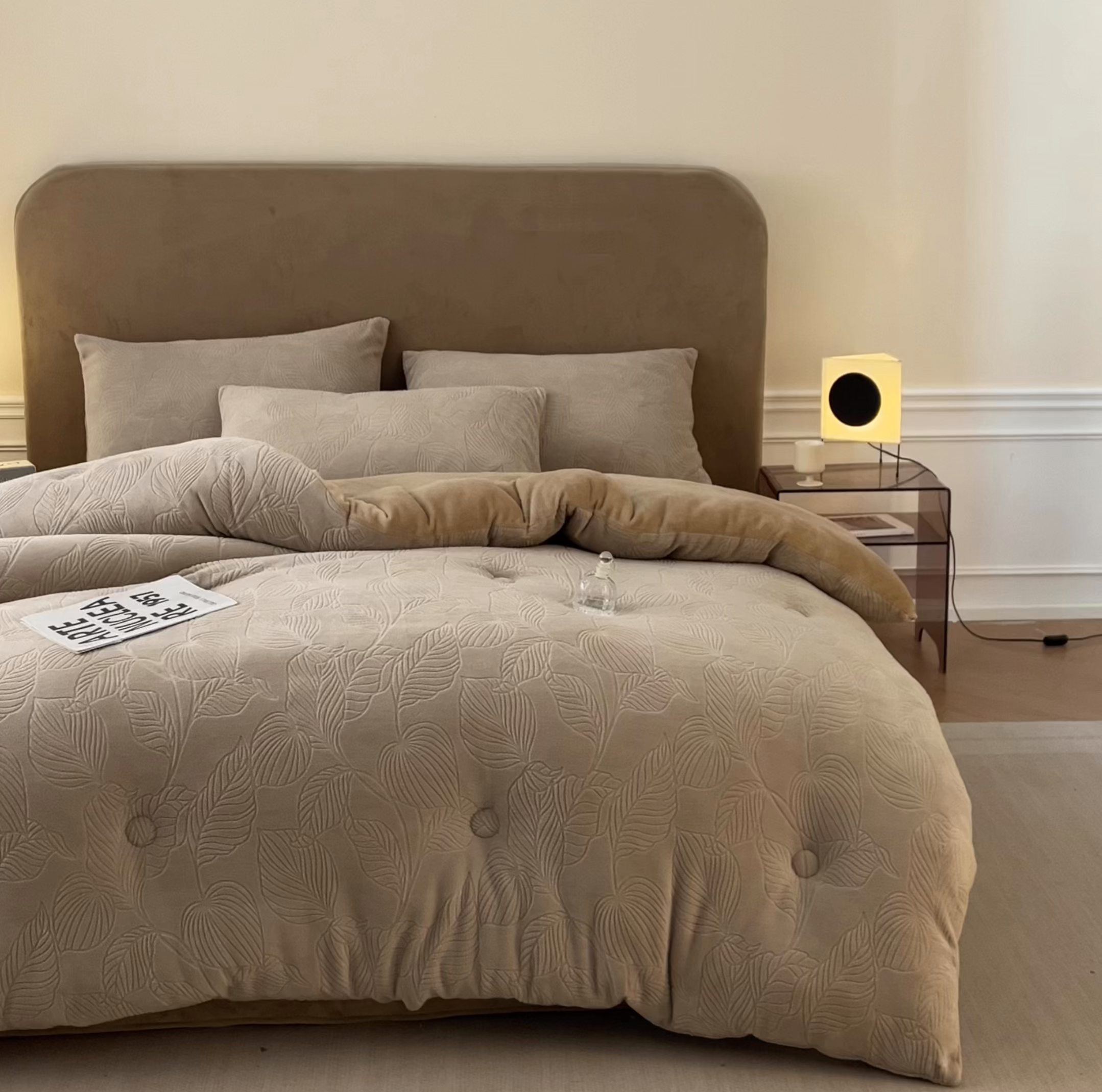 91家纺网 家纺一手货源 找家纺 星座家纺 2025新款雕花绒被子被芯冬被 棕榈-卡其