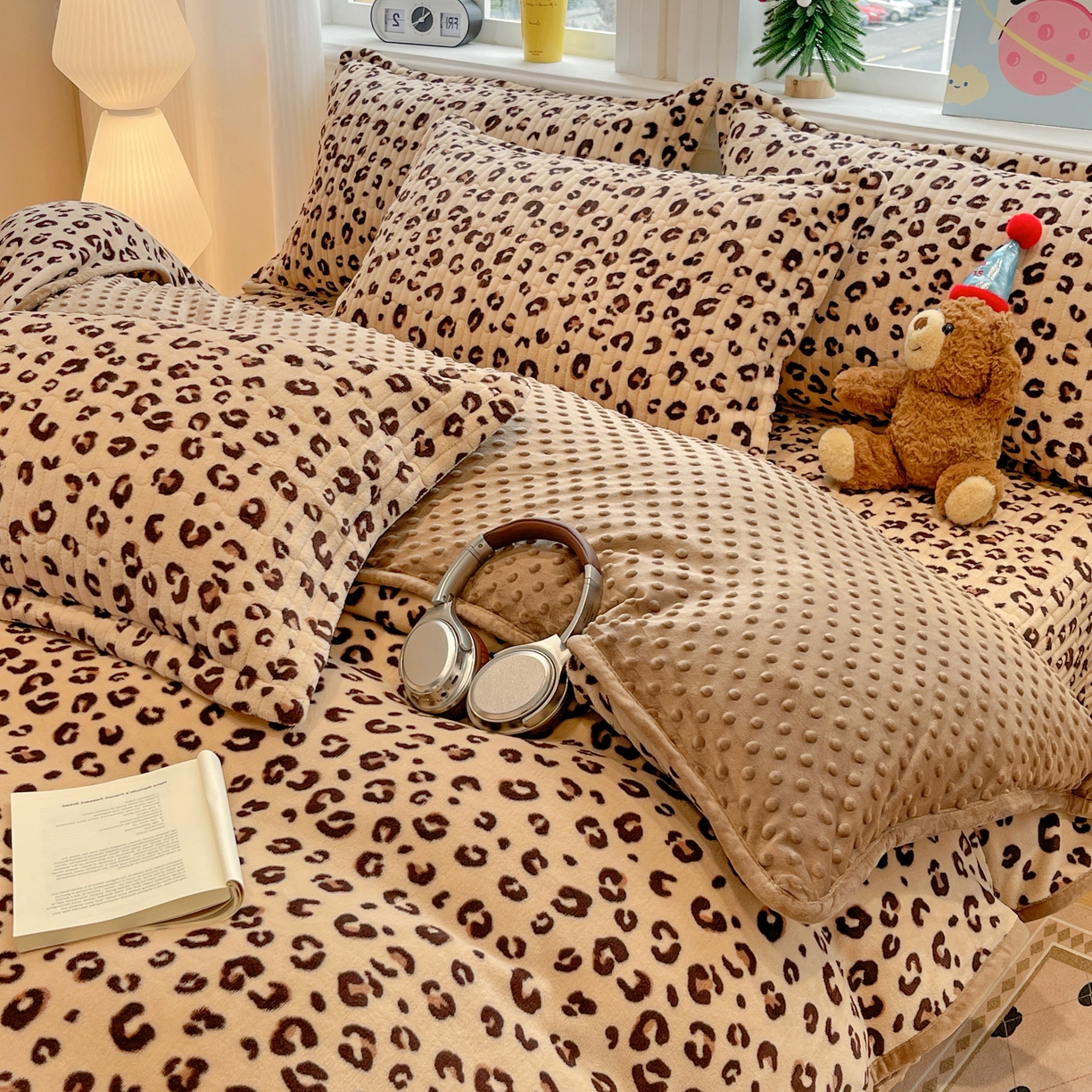 91家纺网 家纺一手货源 找家纺 元熙 2025新款印花小清新韩国绒牛奶绒豆豆床盖四件套-豹纹