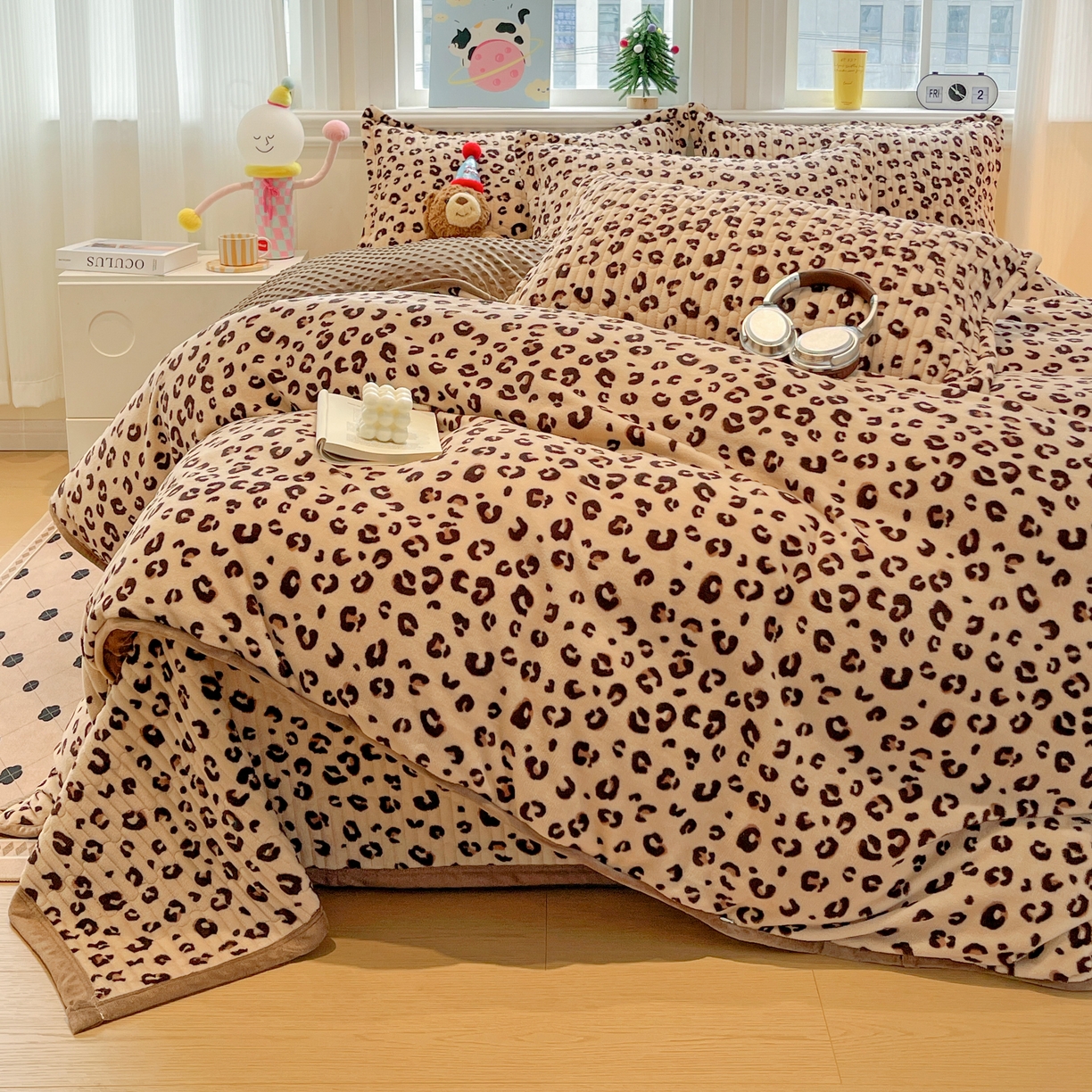 91家纺网 家纺一手货源 找家纺 元熙 2025新款印花小清新韩国绒牛奶绒豆豆床盖四件套-豹纹