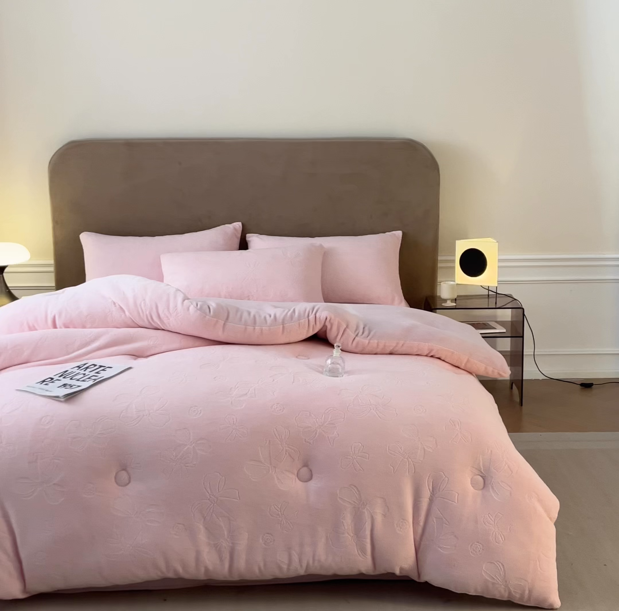 91家纺网 家纺一手货源 找家纺 星座家纺 2025新款雕花绒被子被芯冬被 蝴蝶结-粉