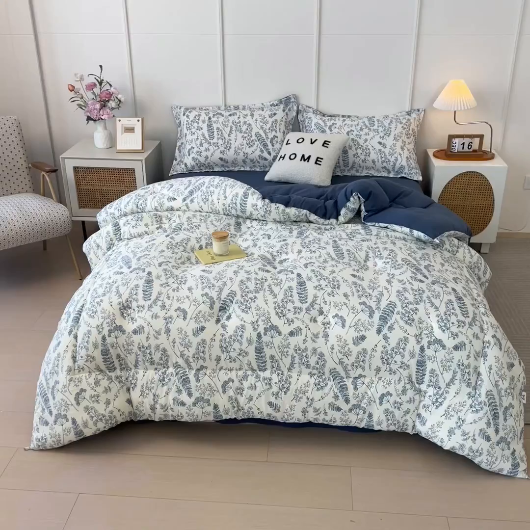 91家纺网 家纺一手货源 找家纺 梵克保罗 2025秋冬新品10A抗菌双层纱冬被被子被芯 青花瓷