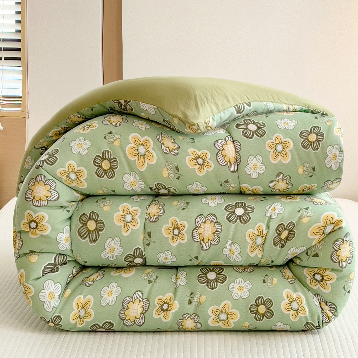 91家纺网 家纺一手货源 找家纺 梵克保罗 2025秋冬新品10A抗菌双层纱冬被被子被芯 花开半夏