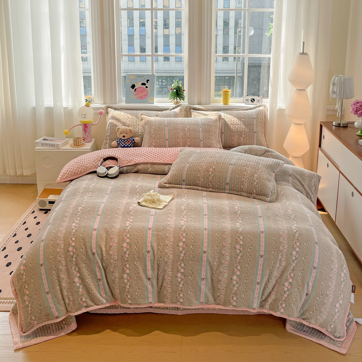 91家纺网 家纺一手货源 找家纺 元熙 2025新款印花小清新韩国绒牛奶绒豆豆床盖四件套-蔷薇粉