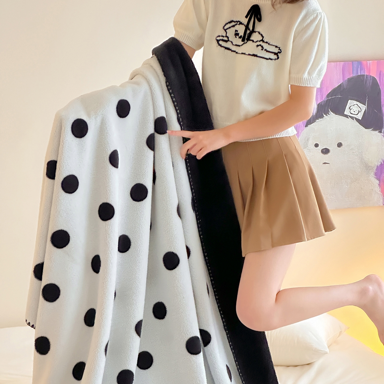 91家纺网 家纺一手货源 找家纺 桃子家居 2025新款A类ins加厚半边绒米粒绒牛奶绒三角针贝壳边多功能毛毯毯子 绒毛毯-三角针黑波点