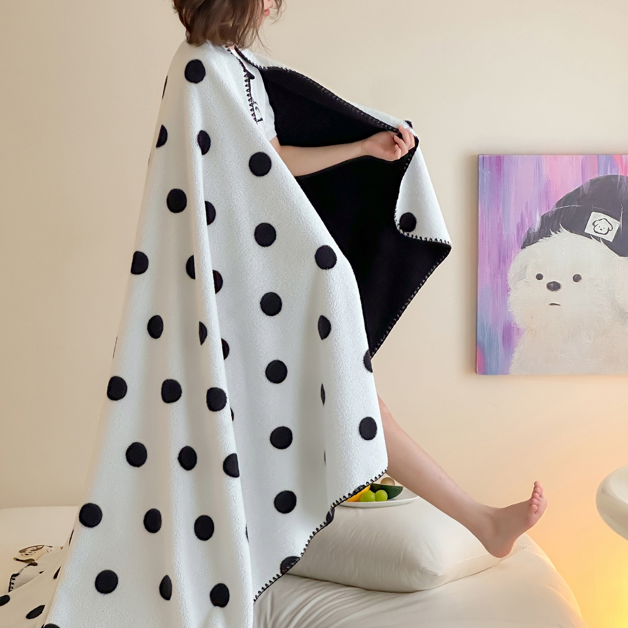 91家纺网 家纺一手货源 找家纺 桃子家居 2025新款A类ins加厚半边绒米粒绒牛奶绒三角针贝壳边多功能毛毯毯子 绒毛毯-三角针黑波点