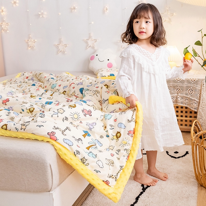 91家纺网 家纺一手货源 找家纺 十九色 2025秋冬新款全棉豆豆被春秋被被子被芯 开心乐园