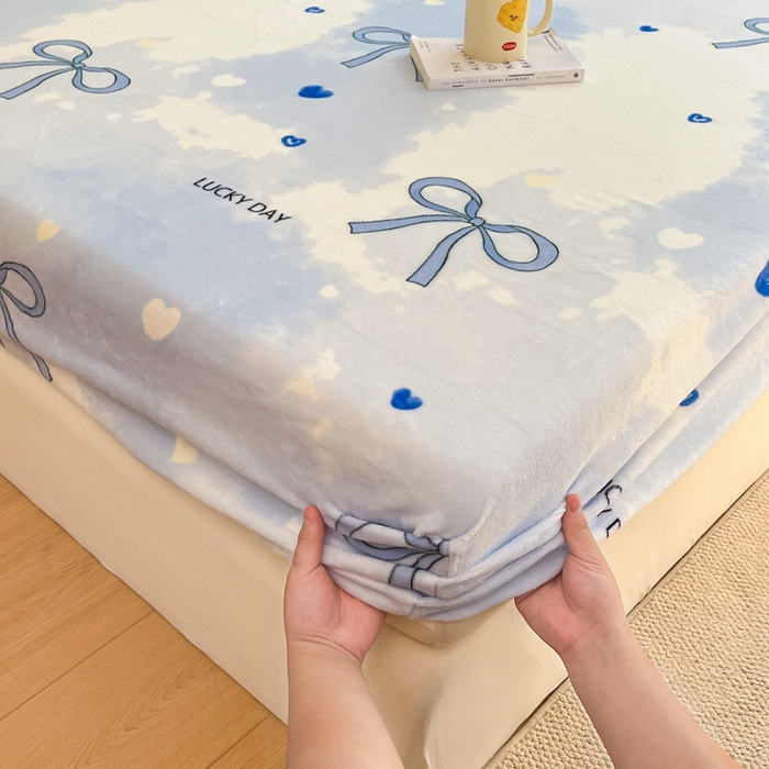 91家纺网 家纺一手货源 找家纺 寻米 2025新款高克重加厚保暖牛奶绒床笠-大床图 梦幻蝴蝶结