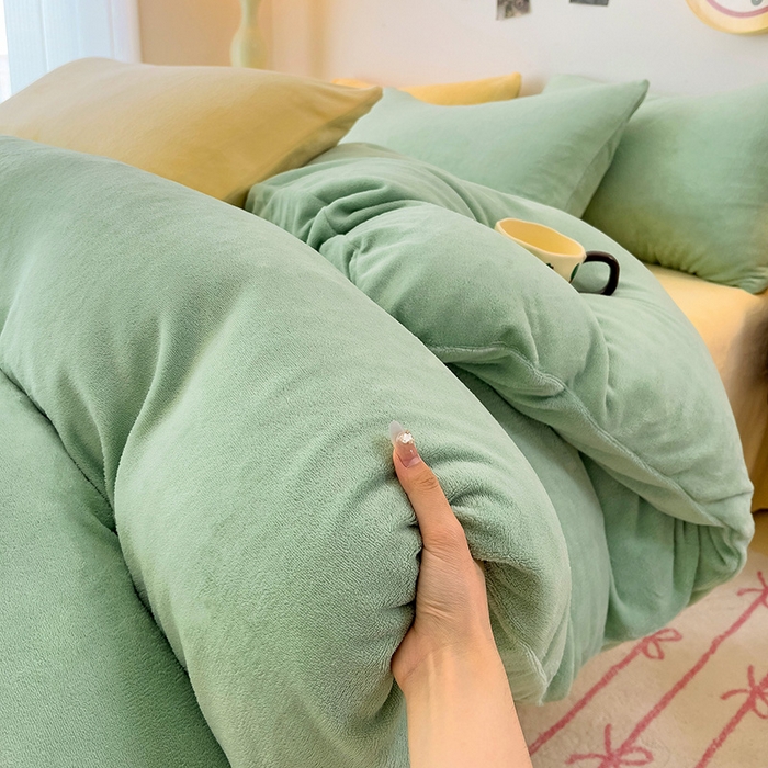 91家纺网 家纺一手货源 找家纺 （总）芷凡家纺 2025新款牛奶绒加厚纯色条纹格子被套