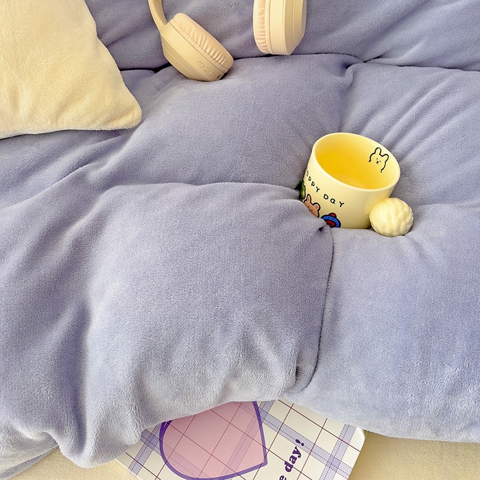 91家纺网 家纺一手货源 找家纺 （总）芷凡家纺 2025新款牛奶绒加厚纯色条纹格子被套