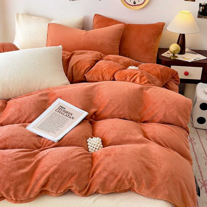 91家纺网 家纺一手货源 找家纺 芷凡家纺 2025新款牛奶绒加厚纯色条纹格子被套 牛奶绒被套-焦糖