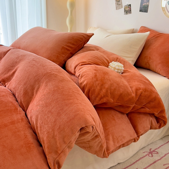 91家纺网 家纺一手货源 找家纺 芷凡家纺 2025新款牛奶绒加厚纯色条纹格子被套 牛奶绒被套-焦糖