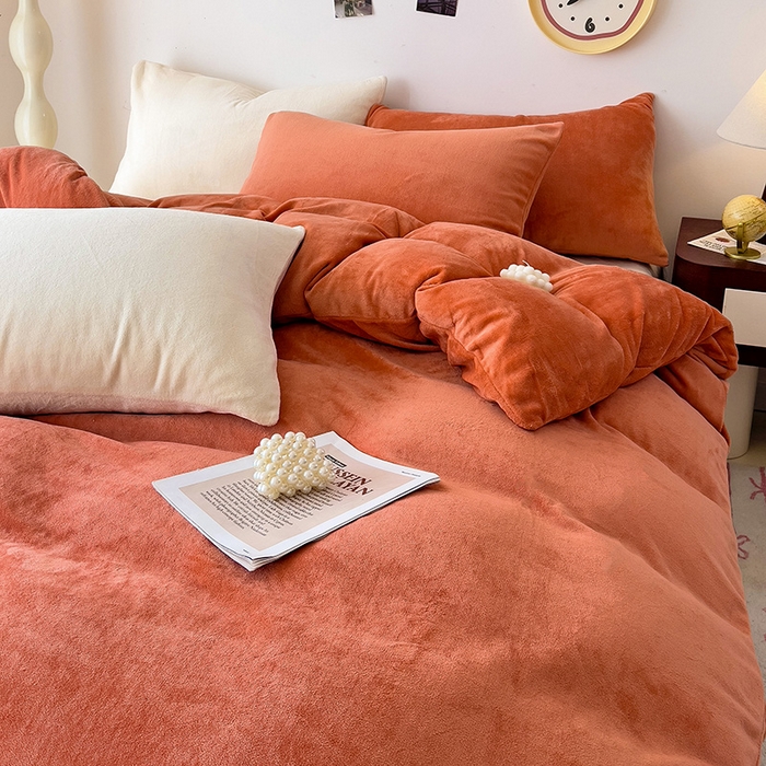 91家纺网 家纺一手货源 找家纺 芷凡家纺 2025新款牛奶绒加厚纯色条纹格子被套 牛奶绒被套-焦糖