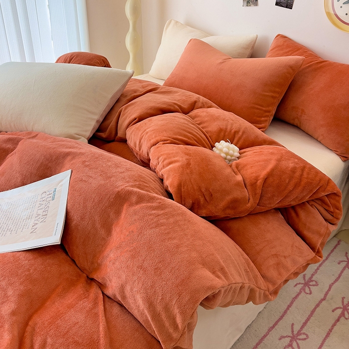 91家纺网 家纺一手货源 找家纺 芷凡家纺 2025新款牛奶绒加厚纯色条纹格子被套 牛奶绒被套-焦糖