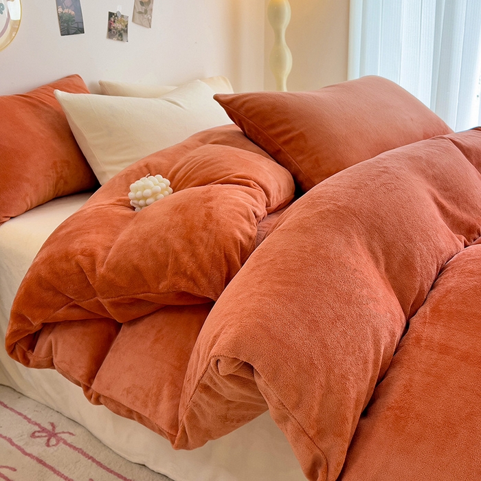 91家纺网 家纺一手货源 找家纺 芷凡家纺 2025新款牛奶绒加厚纯色条纹格子被套 牛奶绒被套-焦糖