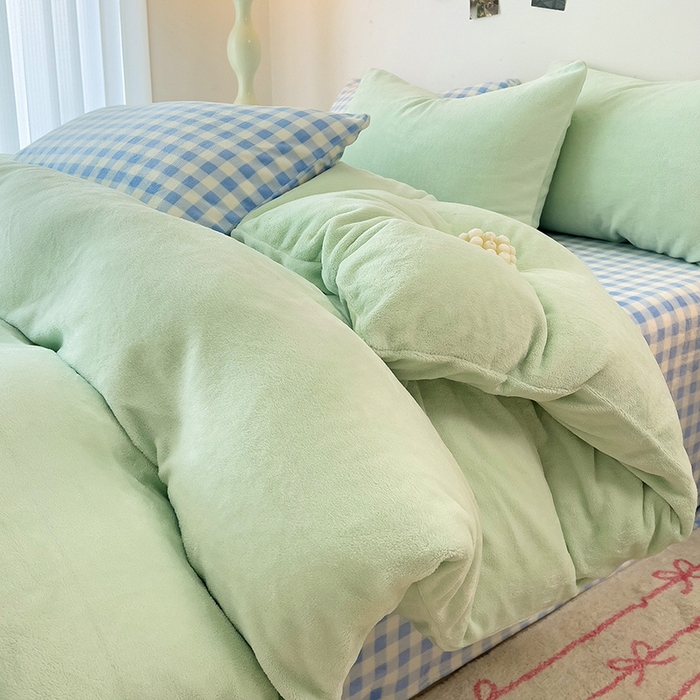 91家纺网 家纺一手货源 找家纺 芷凡家纺 2025新款牛奶绒加厚纯色条纹格子被套 牛奶绒被套-嫩绿