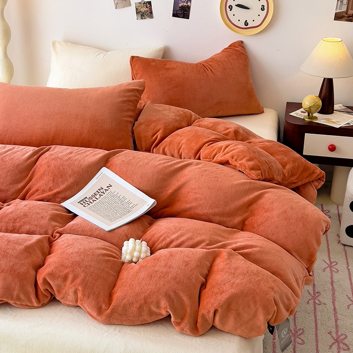 91家纺网 家纺一手货源 找家纺 芷凡家纺 2025新款牛奶绒加厚纯色条纹格子被套 牛奶绒被套-焦糖