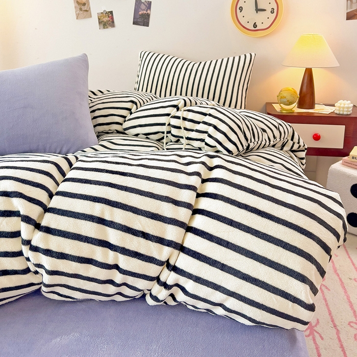 91家纺网 家纺一手货源 找家纺 芷凡家纺 2025新款牛奶绒加厚纯色条纹格子被套 牛奶绒被套-黑条