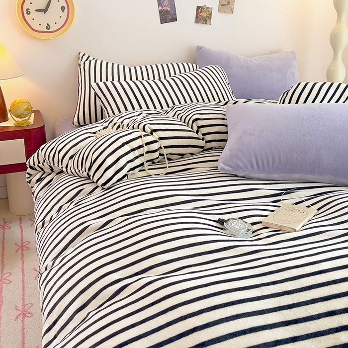 91家纺网 家纺一手货源 找家纺 芷凡家纺 2025新款牛奶绒加厚纯色条纹格子被套 牛奶绒被套-黑条