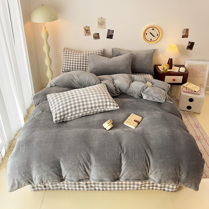 91家纺网 家纺一手货源 找家纺 芷凡家纺 2025新款牛奶绒加厚纯色条纹格子被套 牛奶绒被套-中灰