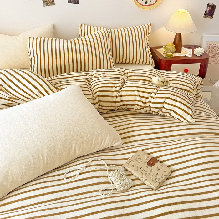 91家纺网 家纺一手货源 找家纺 芷凡家纺 2025新款牛奶绒加厚纯色条纹格子被套 牛奶绒被套-咖条