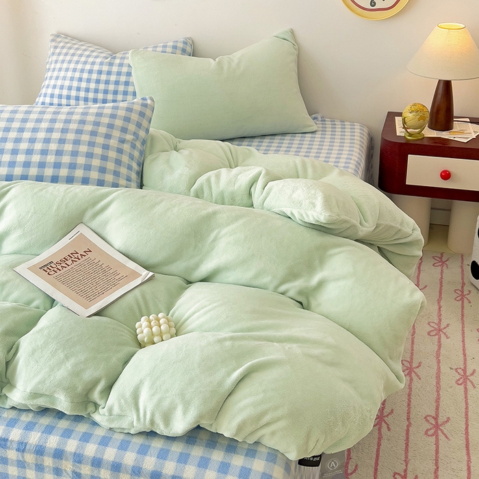 91家纺网 家纺一手货源 找家纺 芷凡家纺 2025新款牛奶绒加厚纯色条纹格子被套 牛奶绒被套-嫩绿
