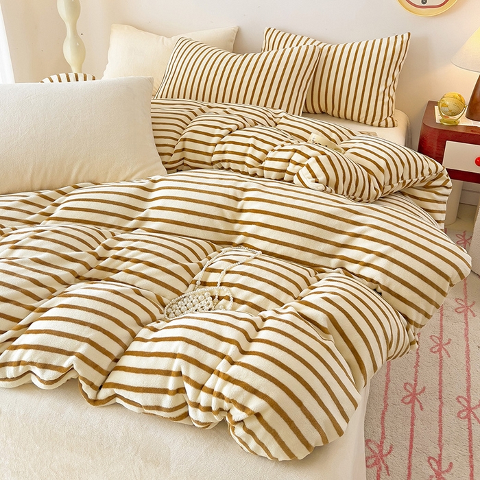 91家纺网 家纺一手货源 找家纺 芷凡家纺 2025新款牛奶绒加厚纯色条纹格子被套 牛奶绒被套-咖条