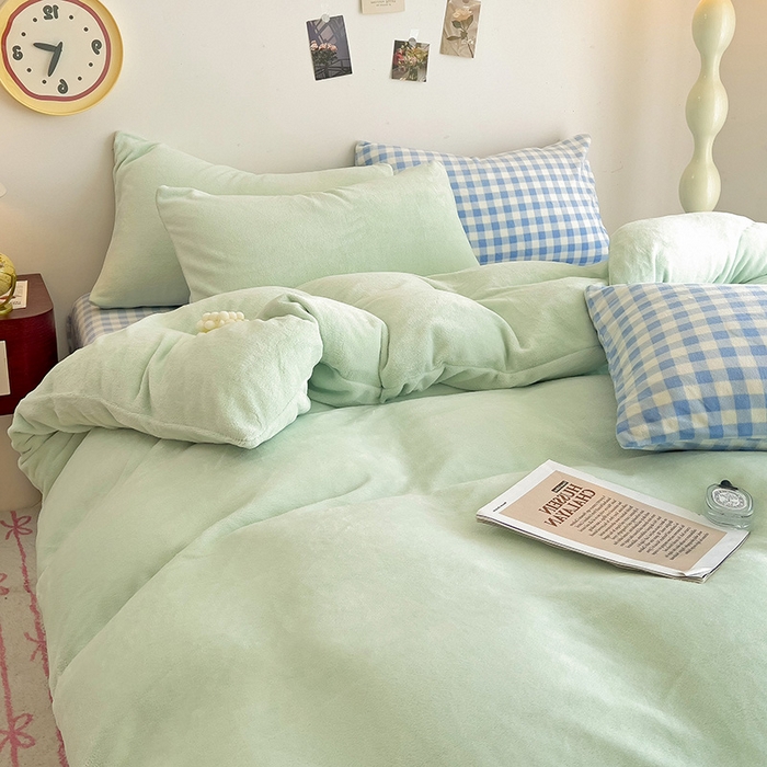 91家纺网 家纺一手货源 找家纺 芷凡家纺 2025新款牛奶绒加厚纯色条纹格子被套 牛奶绒被套-嫩绿