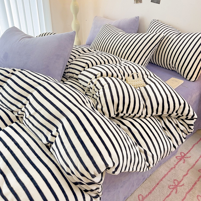 91家纺网 家纺一手货源 找家纺 芷凡家纺 2025新款牛奶绒加厚纯色条纹格子被套 牛奶绒被套-黑条