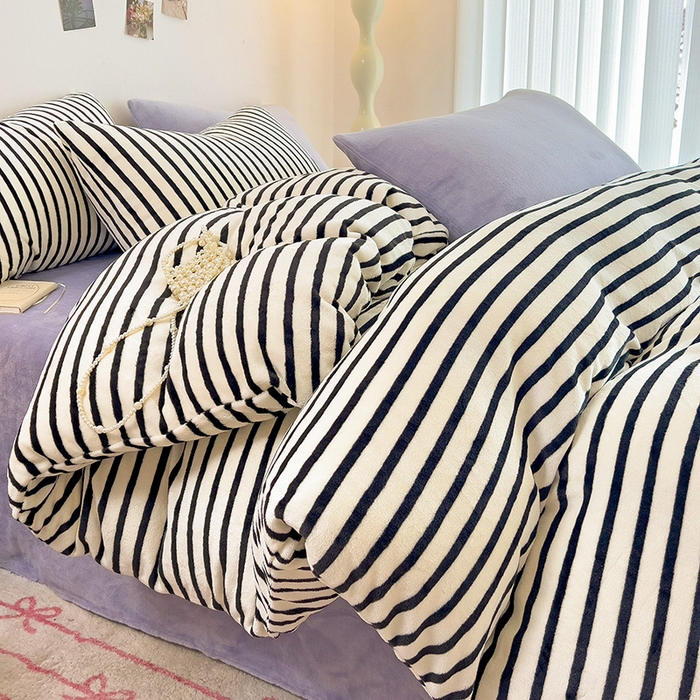 91家纺网 家纺一手货源 找家纺 芷凡家纺 2025新款牛奶绒加厚纯色条纹格子被套 牛奶绒被套-黑条