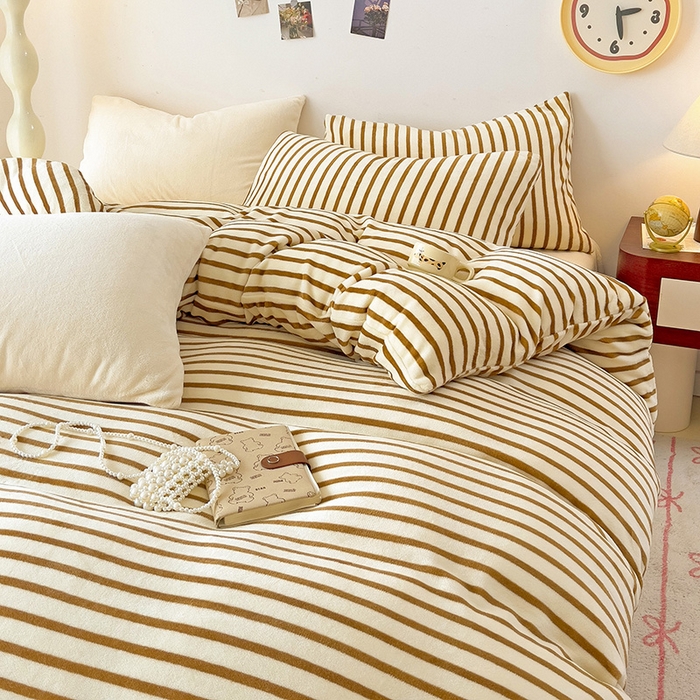 91家纺网 家纺一手货源 找家纺 芷凡家纺 2025新款牛奶绒加厚纯色条纹格子被套 牛奶绒被套-咖条