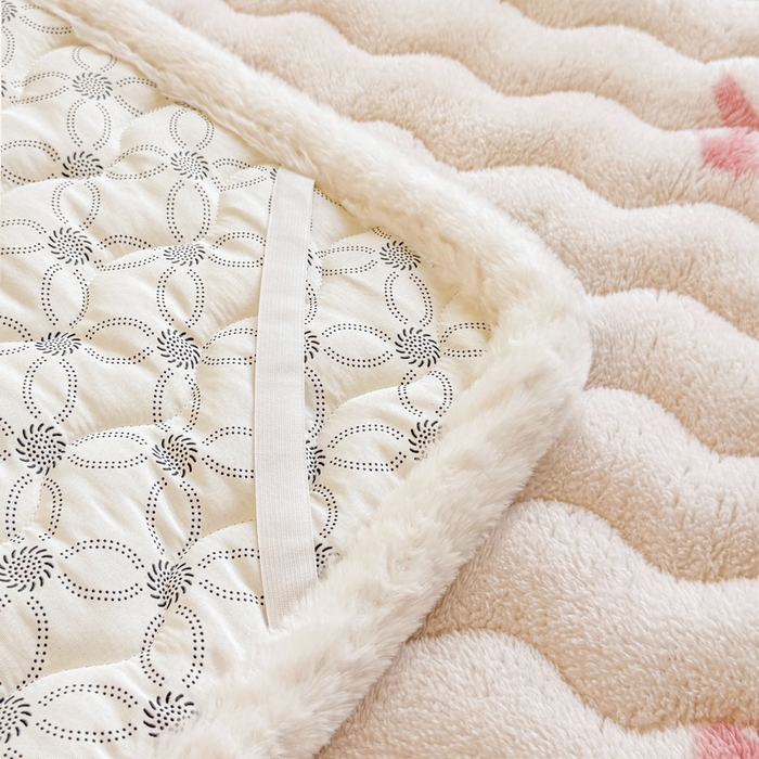 91家纺网 家纺一手货源 找家纺 LIFE.丽芙 2025秋冬新款北极绒加厚夹棉床垫床护垫单件牛奶绒床褥床垫子三件套 蝶梦-粉