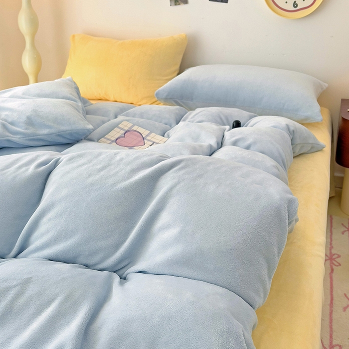 91家纺网 家纺一手货源 找家纺 芷凡家纺 2025新款牛奶绒加厚纯色条纹格子被套 牛奶绒被套-浅蓝