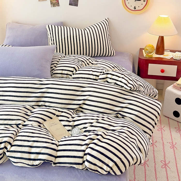 91家纺网 家纺一手货源 找家纺 芷凡家纺 2025新款牛奶绒加厚纯色条纹格子被套 牛奶绒被套-黑条
