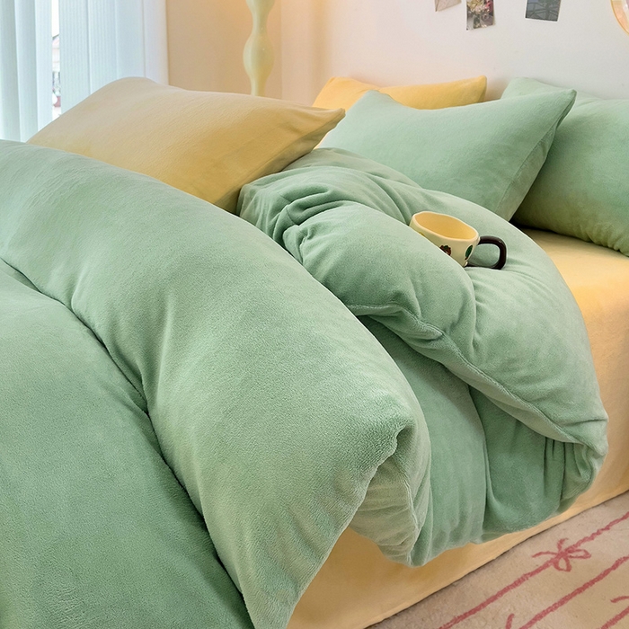 91家纺网 家纺一手货源 找家纺 芷凡家纺 2025新款牛奶绒加厚纯色条纹格子被套 牛奶绒被套-藻绿