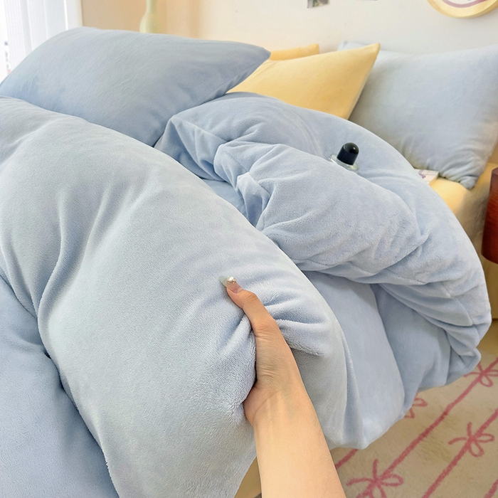 91家纺网 家纺一手货源 找家纺 （总）芷凡家纺 2025新款牛奶绒加厚纯色条纹格子被套