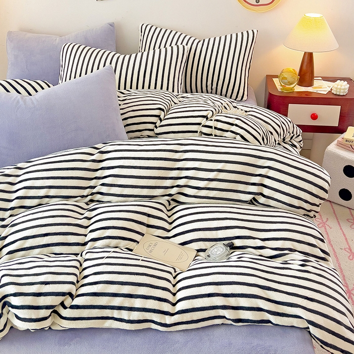 91家纺网 家纺一手货源 找家纺 芷凡家纺 2025新款牛奶绒加厚纯色条纹格子被套 牛奶绒被套-黑条