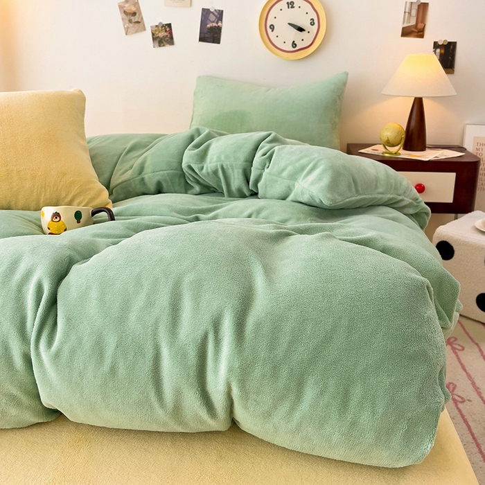 91家纺网 家纺一手货源 找家纺 芷凡家纺 2025新款牛奶绒加厚纯色条纹格子被套 牛奶绒被套-藻绿