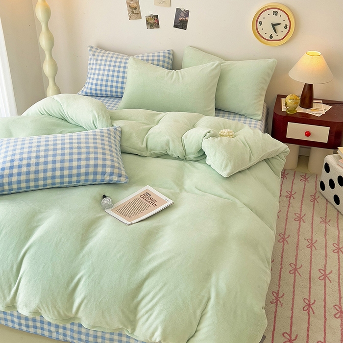 91家纺网 家纺一手货源 找家纺 芷凡家纺 2025新款牛奶绒加厚纯色条纹格子被套 牛奶绒被套-嫩绿