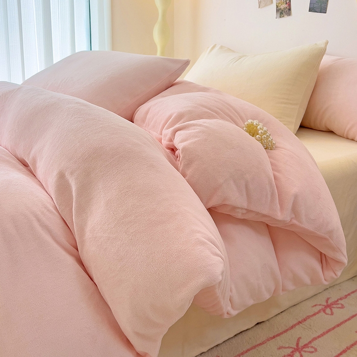 91家纺网 家纺一手货源 找家纺 芷凡家纺 2025新款牛奶绒加厚纯色条纹格子被套 牛奶绒被套-嫩粉