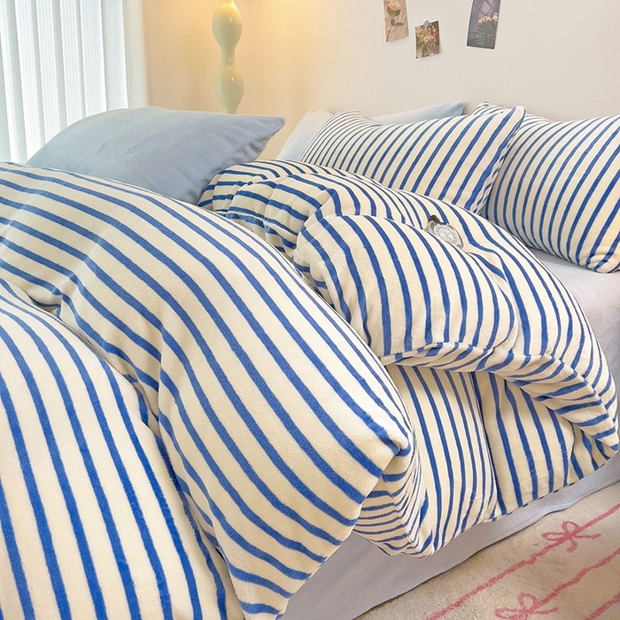 91家纺网 家纺一手货源 找家纺 芷凡家纺 2025新款牛奶绒加厚纯色条纹格子被套 牛奶绒被套-蓝条