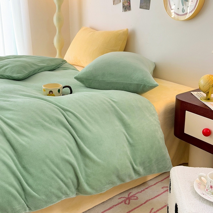 91家纺网 家纺一手货源 找家纺 芷凡家纺 2025新款牛奶绒加厚纯色条纹格子被套 牛奶绒被套-藻绿