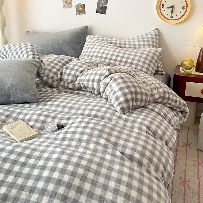 91家纺网 家纺一手货源 找家纺 芷凡家纺 2025新款牛奶绒加厚纯色条纹格子被套 牛奶绒被套-灰格