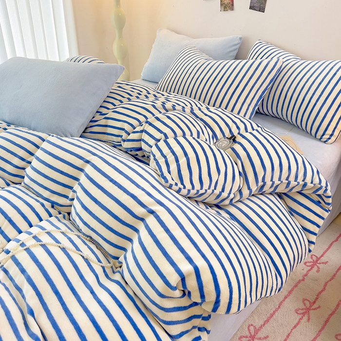 91家纺网 家纺一手货源 找家纺 芷凡家纺 2025新款牛奶绒加厚纯色条纹格子被套 牛奶绒被套-蓝条