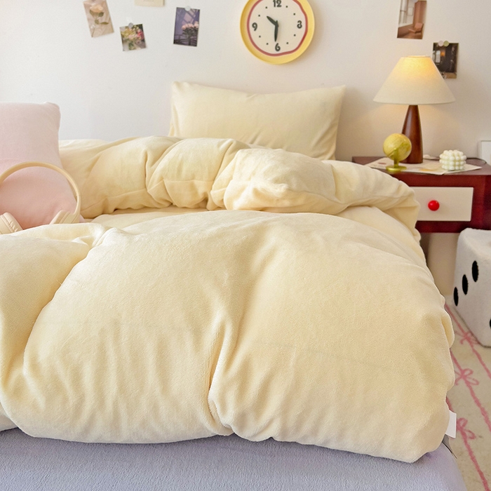 91家纺网 家纺一手货源 找家纺 芷凡家纺 2025新款牛奶绒加厚纯色条纹格子被套 牛奶绒被套-芝士