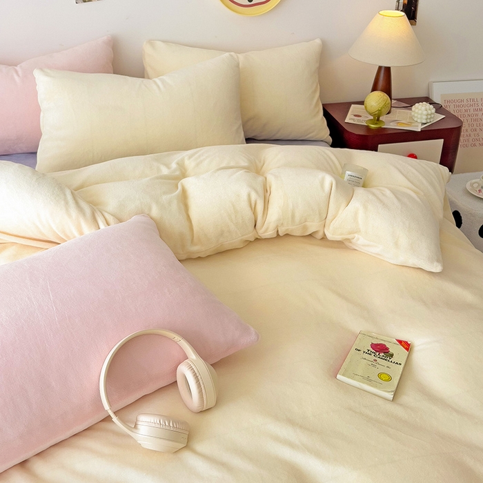 91家纺网 家纺一手货源 找家纺 芷凡家纺 2025新款牛奶绒加厚纯色条纹格子被套 牛奶绒被套-芝士